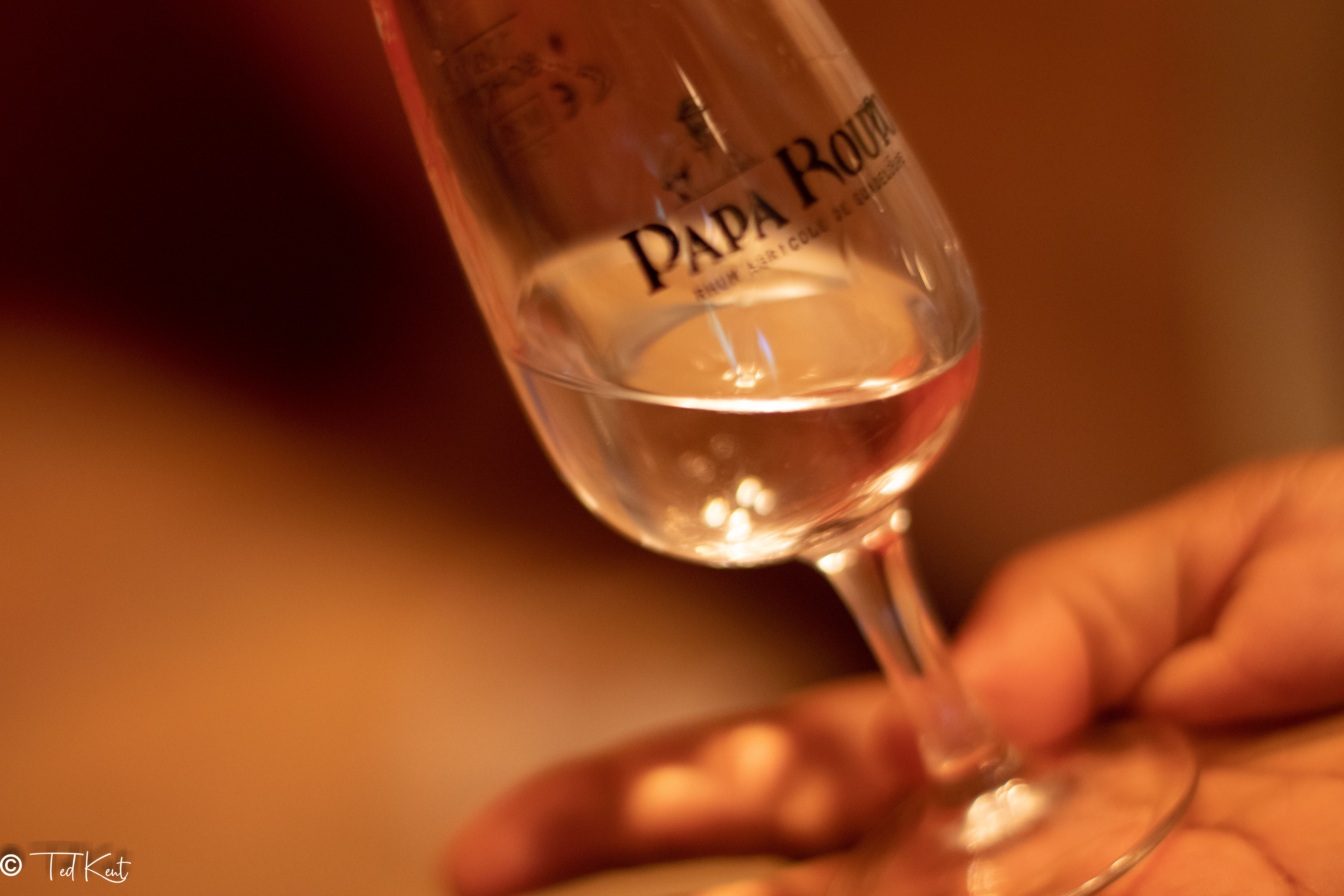 Carte cadeau pour une visite de la distillerie Papa Rouyo